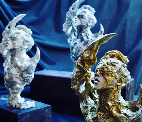 the Beautiful / Bizarre Ones tbbo.EX.001 a portrait of the moon Light Gray