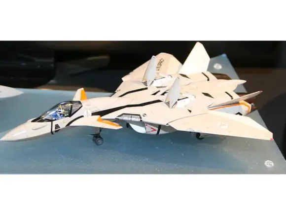 1/72 VF-11B Thunderbolt Macross Plus