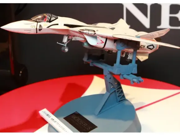 1/72 VF-11B Thunderbolt Macross Plus