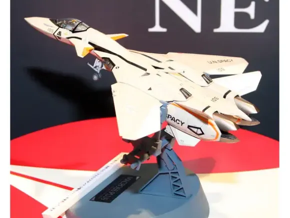 1/72 VF-11B Thunderbolt Macross Plus